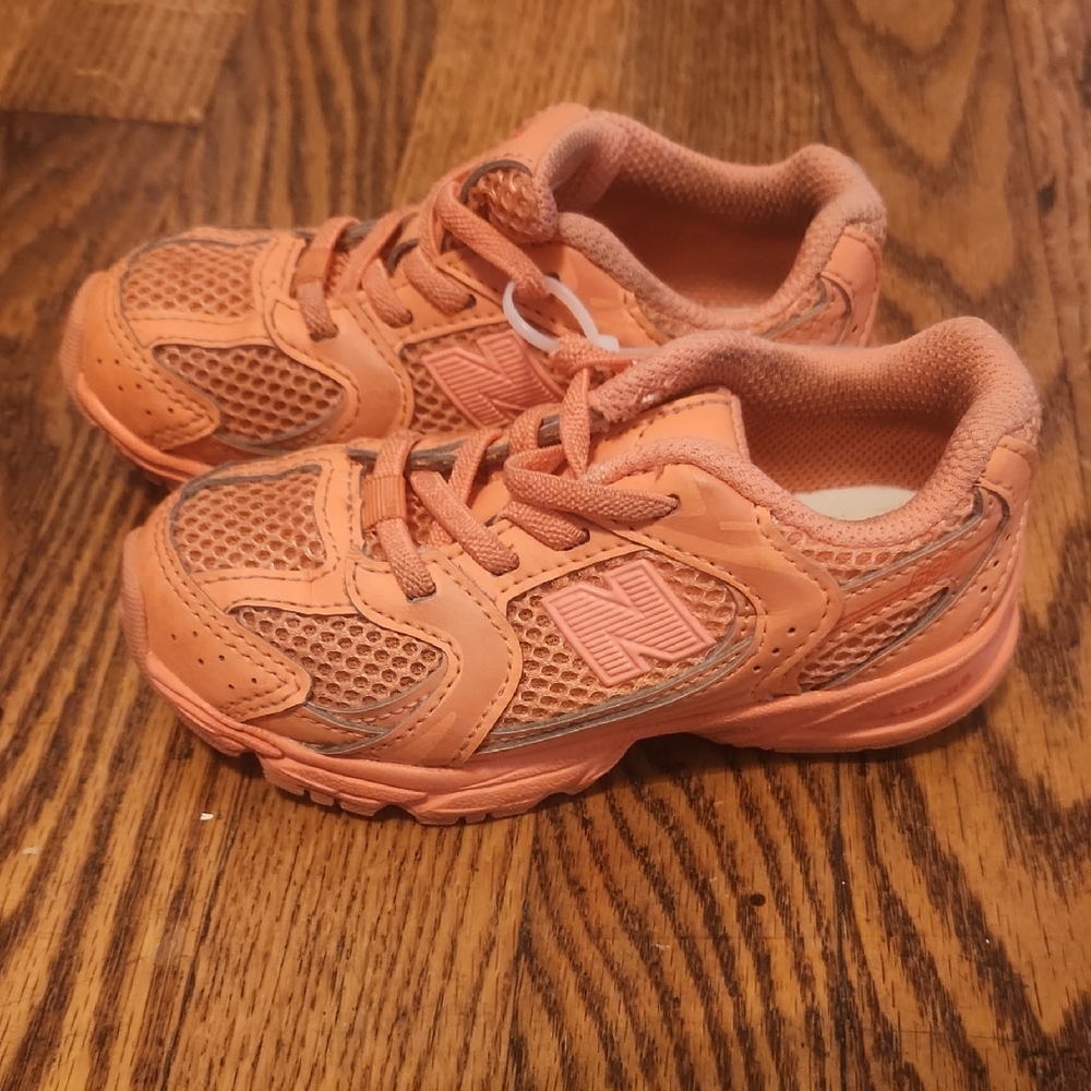 New Balance Kids Coral/Peach Lace-Up Sneakers Size 8C